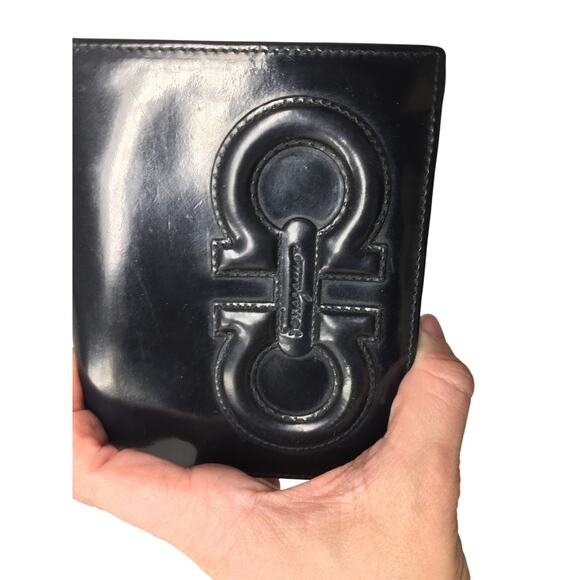 Ferragamo Bi-fold Wallet -  Double Gancini Enamel Black - Picture 6 of 16